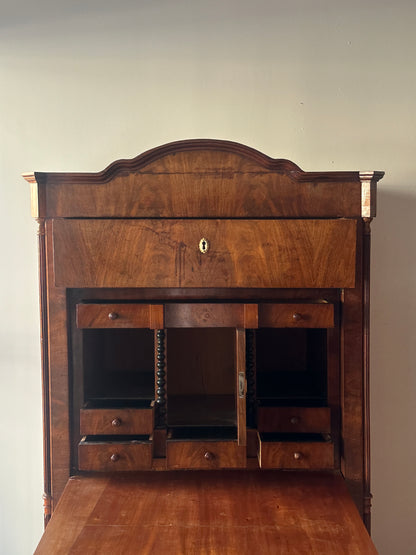 Early 19th c. secretarie a abattant