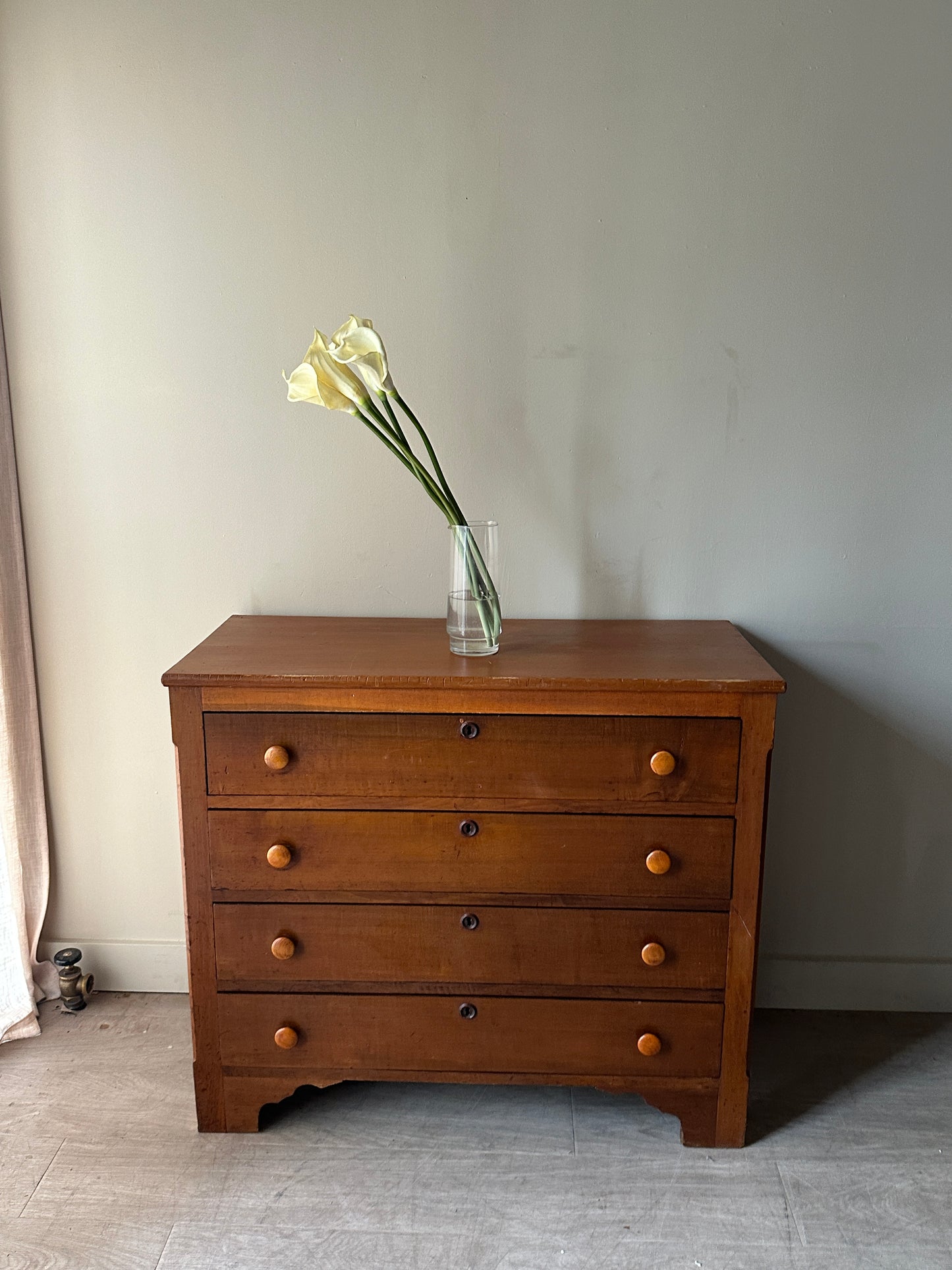 Pine dresser