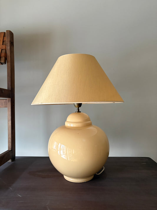 Kostka pale yellow table lamp