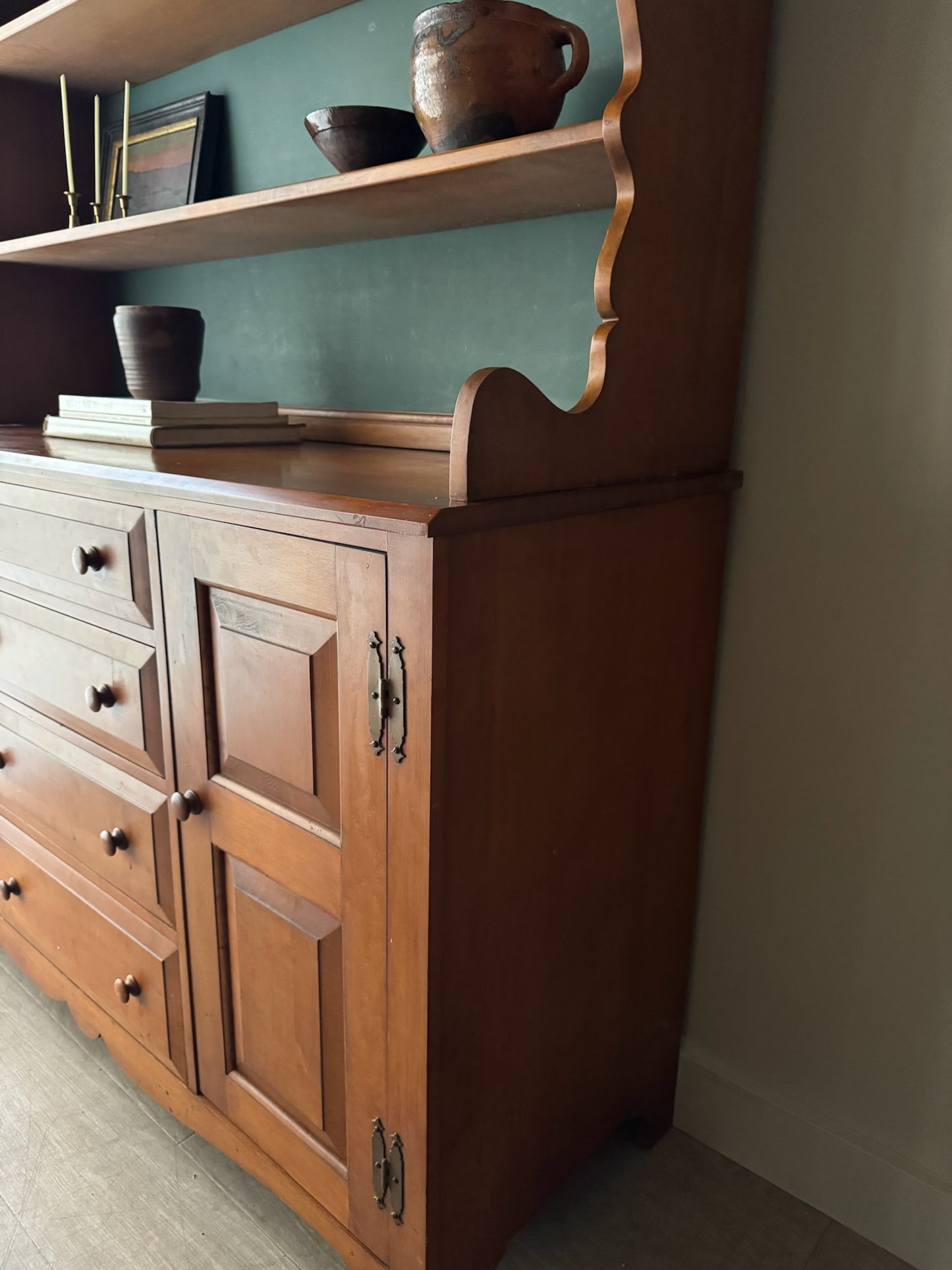 Maple stepback hutch
