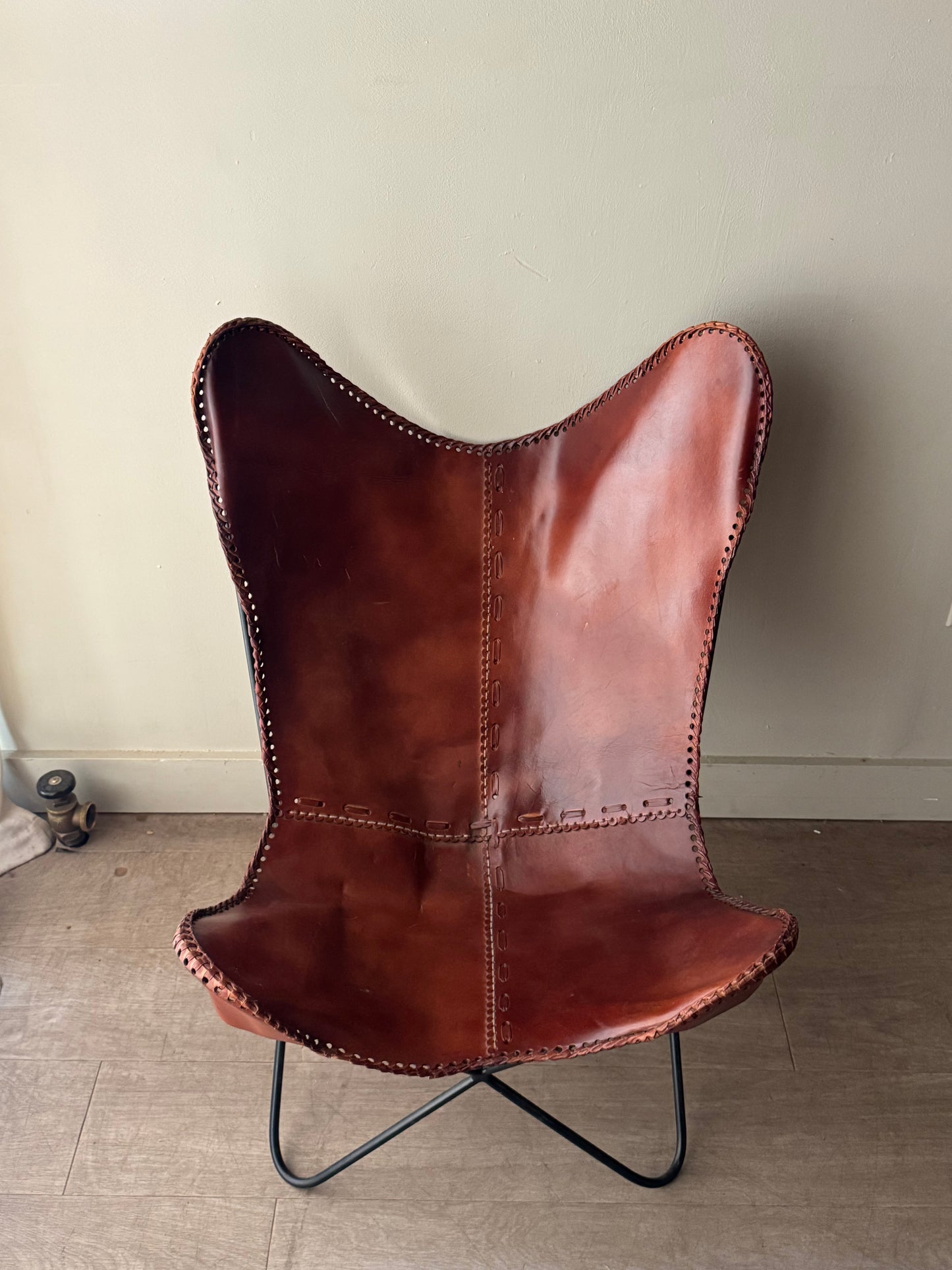 Leather butterfly chair