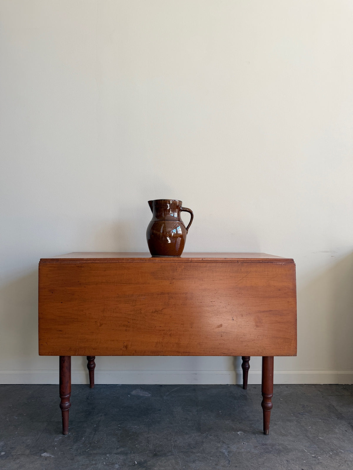 Pennsylvania Sheraton pine drop leaf table