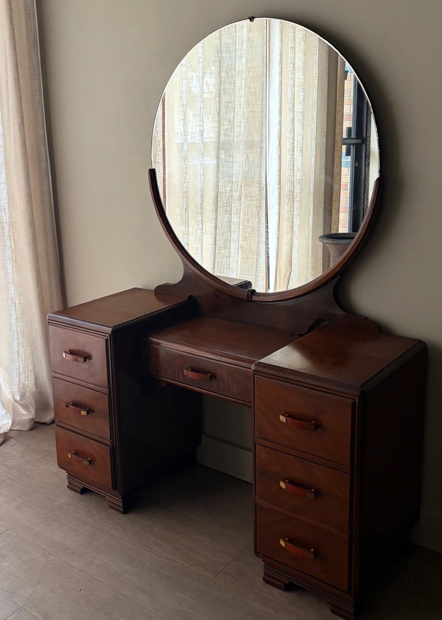 Deco walnut vanity