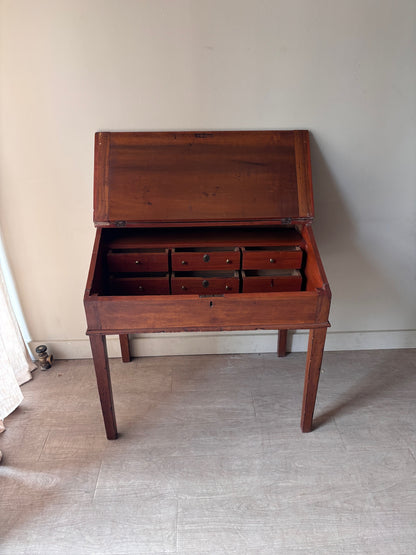 Poplar merchants desk