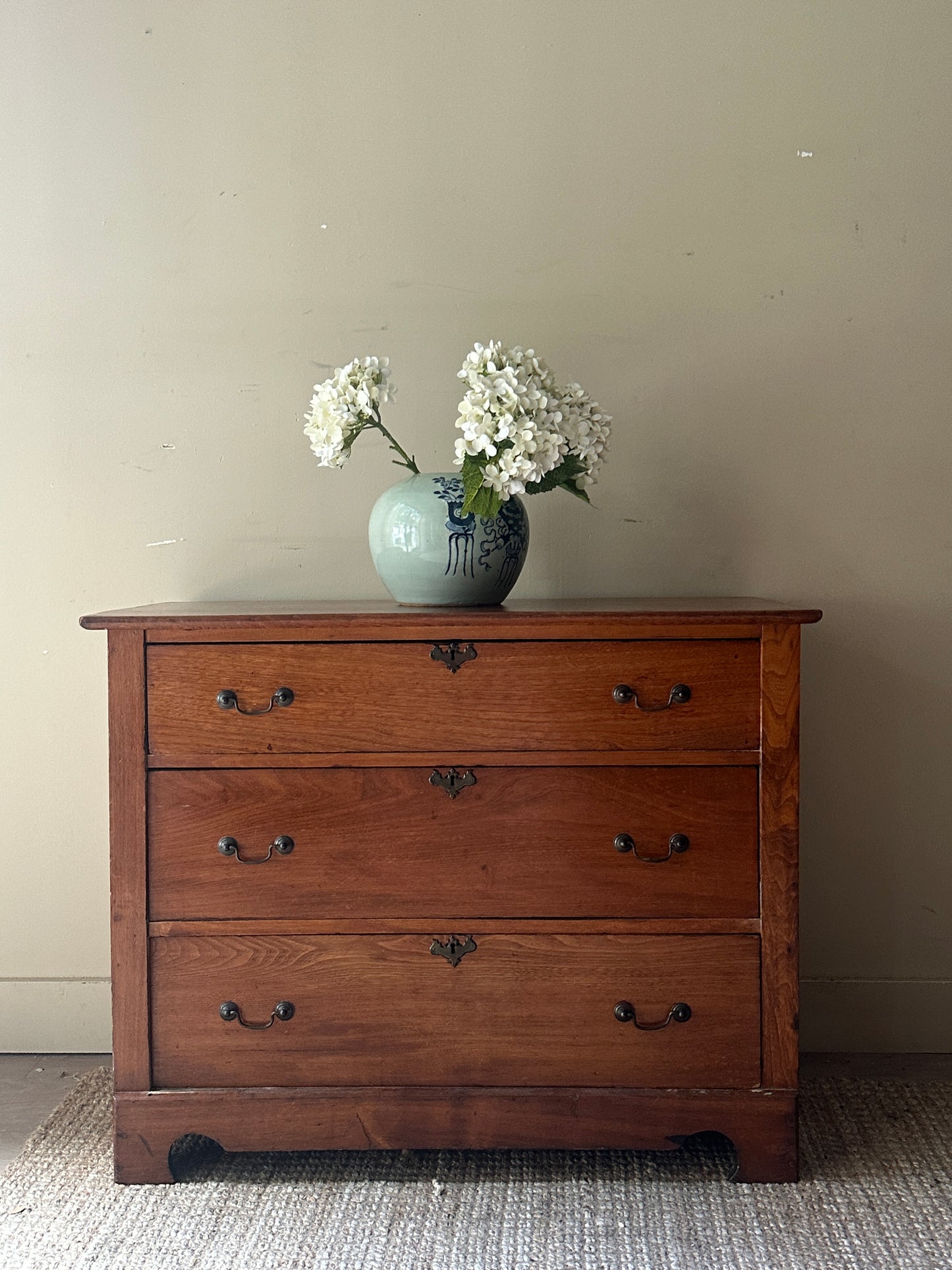 Pine dresser