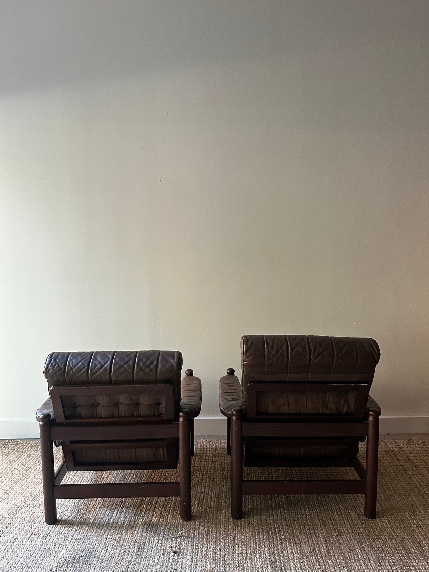 Leather and beech wood armchair. (taller)