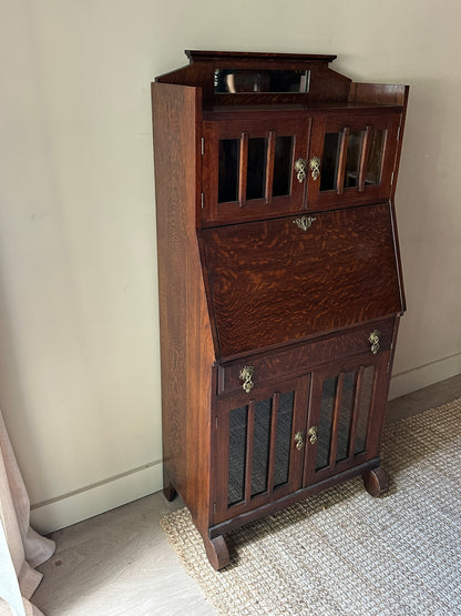 Mission secretary desk