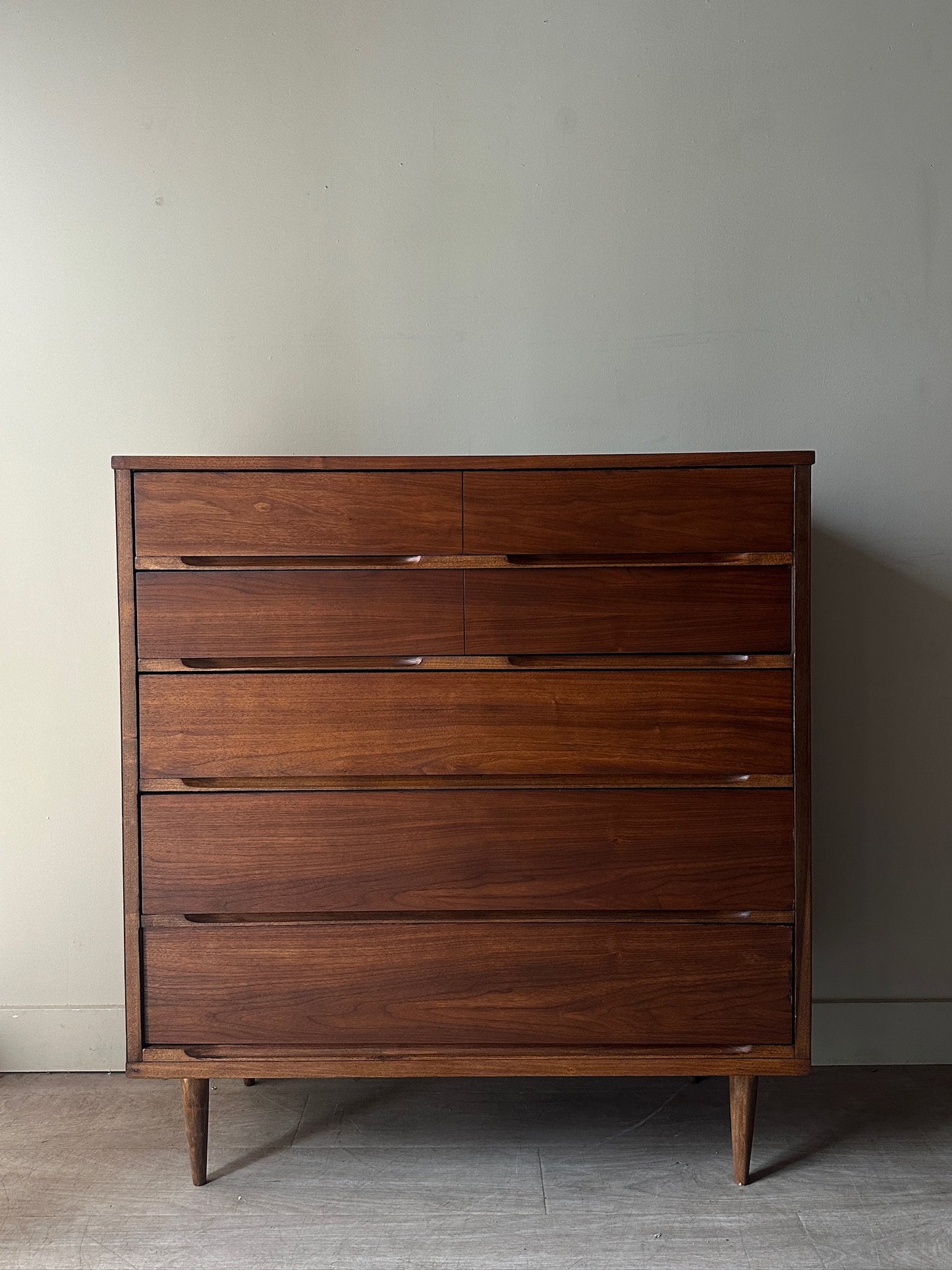 Walnut 5 drawer dresser