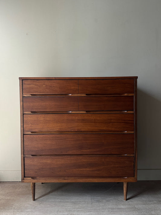 Walnut 5 drawer dresser
