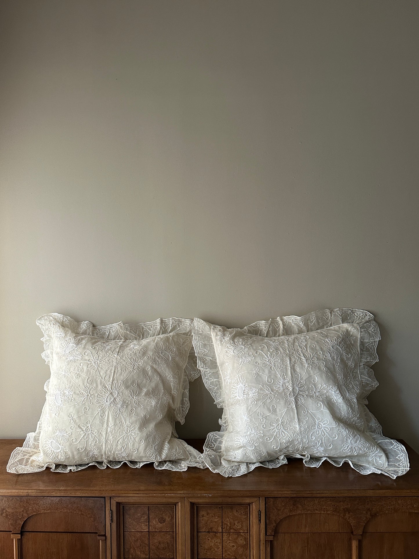 Pair of European shams and inserts. Set of 2. Cream thread design.