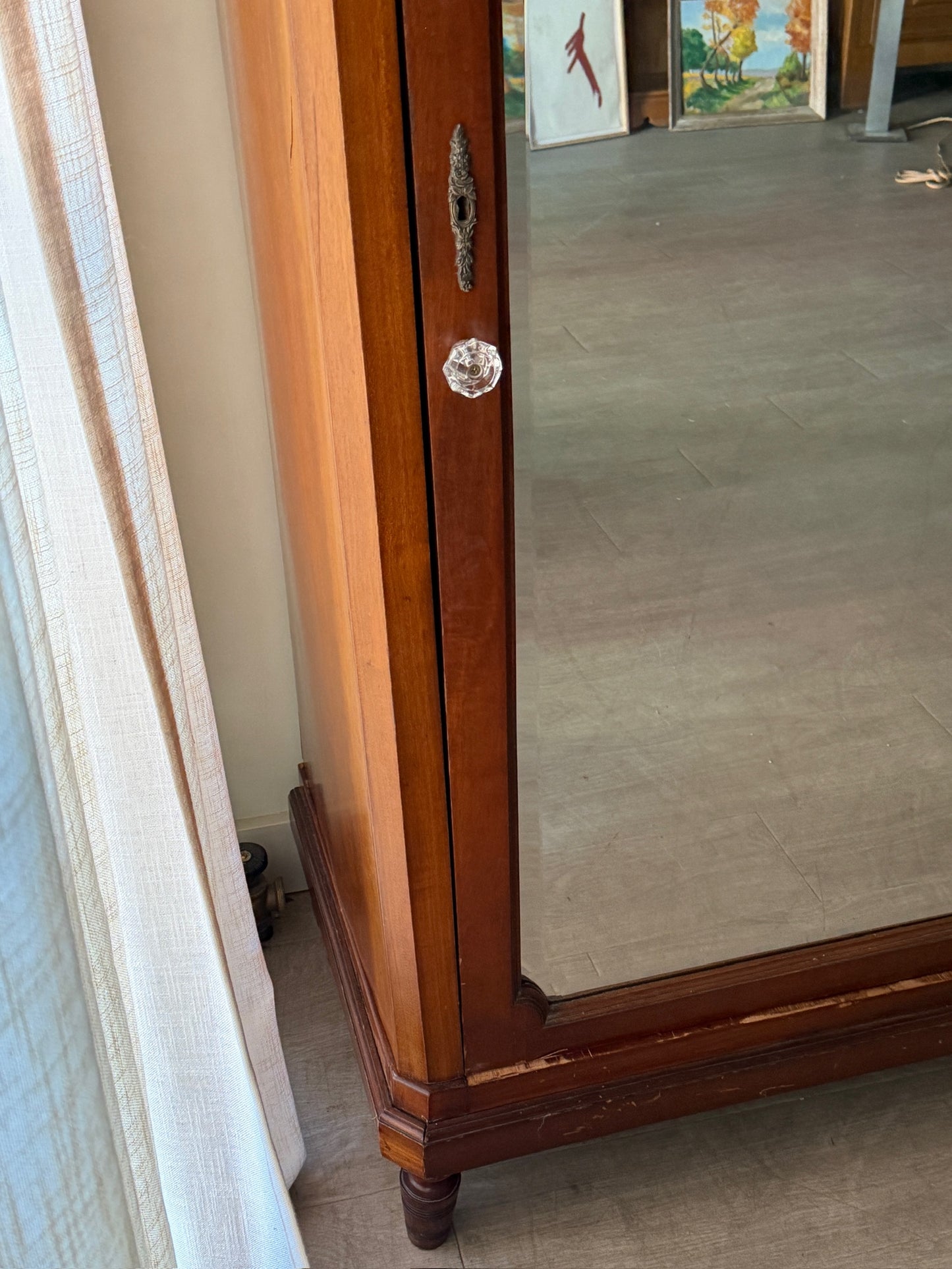 Mirrored wardrobe