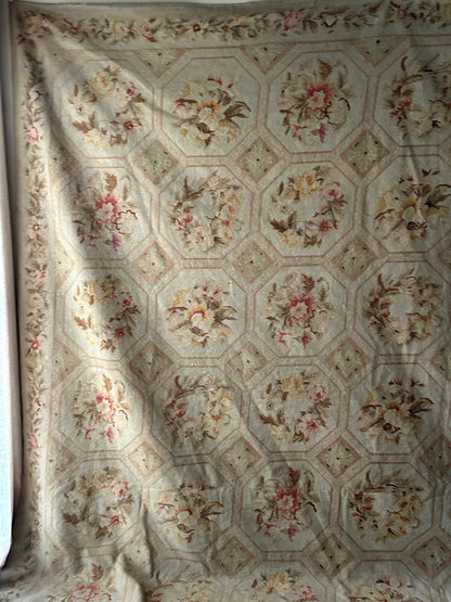 Large floral rug 11’ x 8’7”