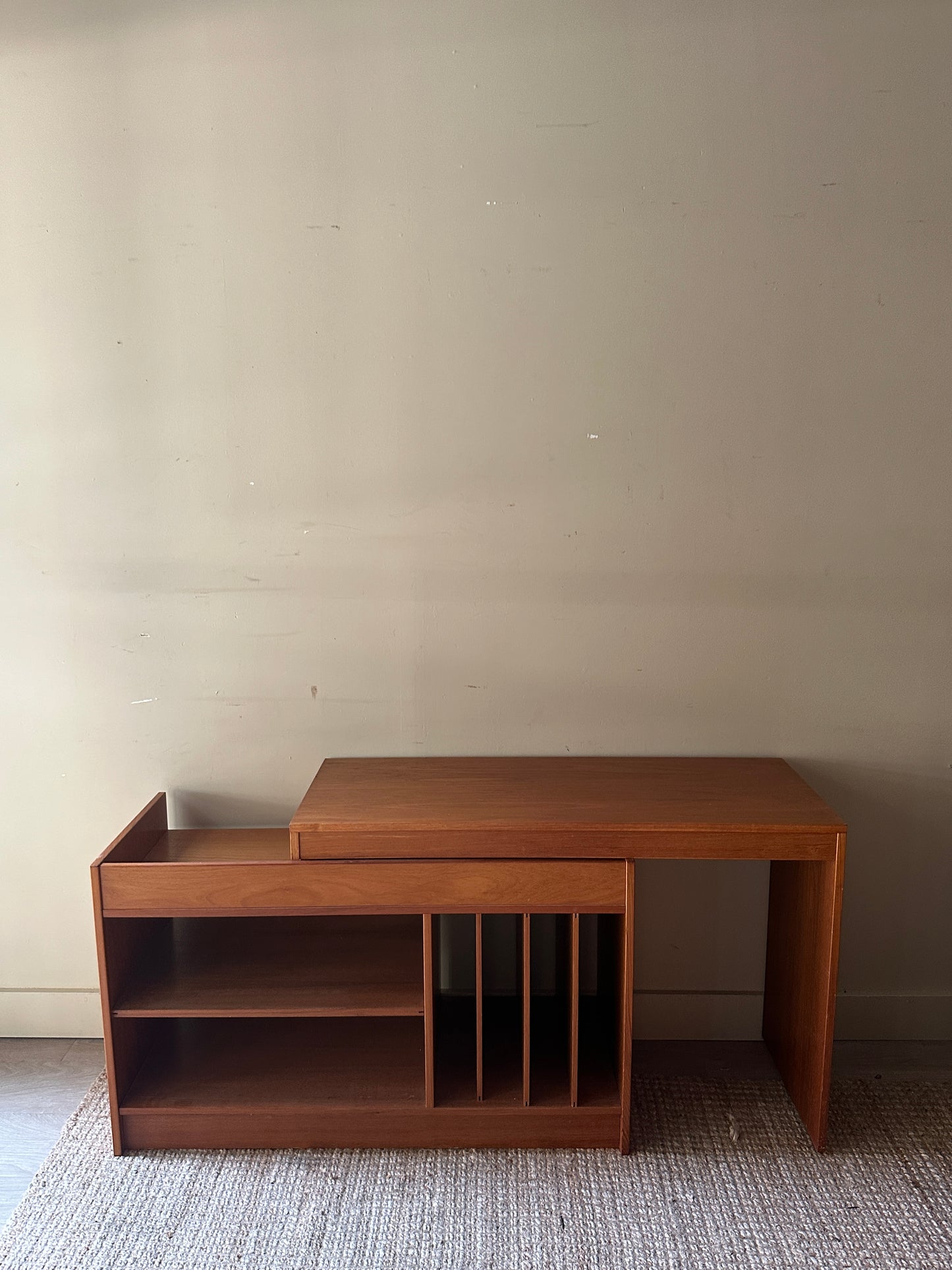 Expanding teak credenza