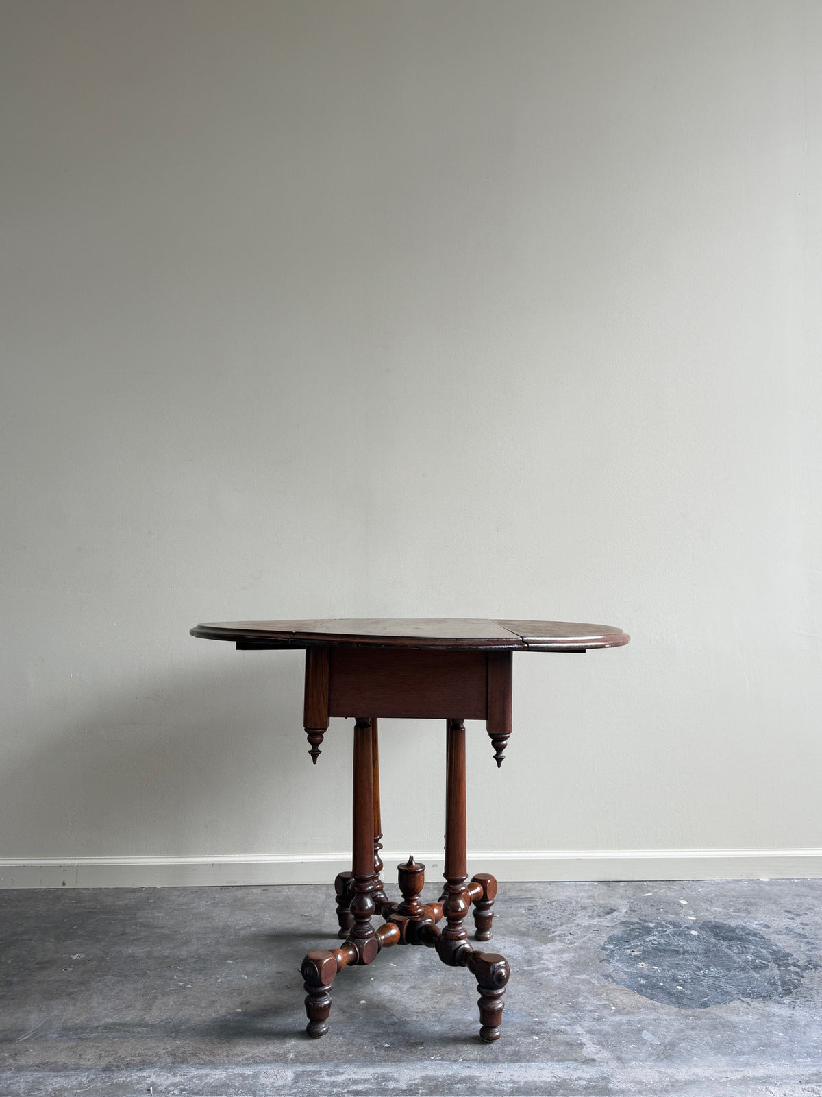 Edwardian walnut drop leaf table