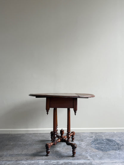 Edwardian walnut drop leaf table