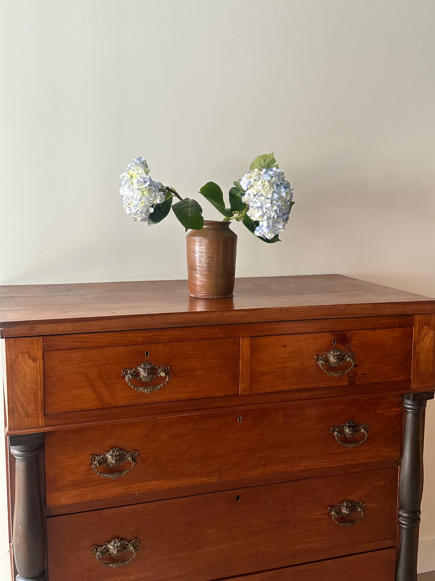 Empire dresser