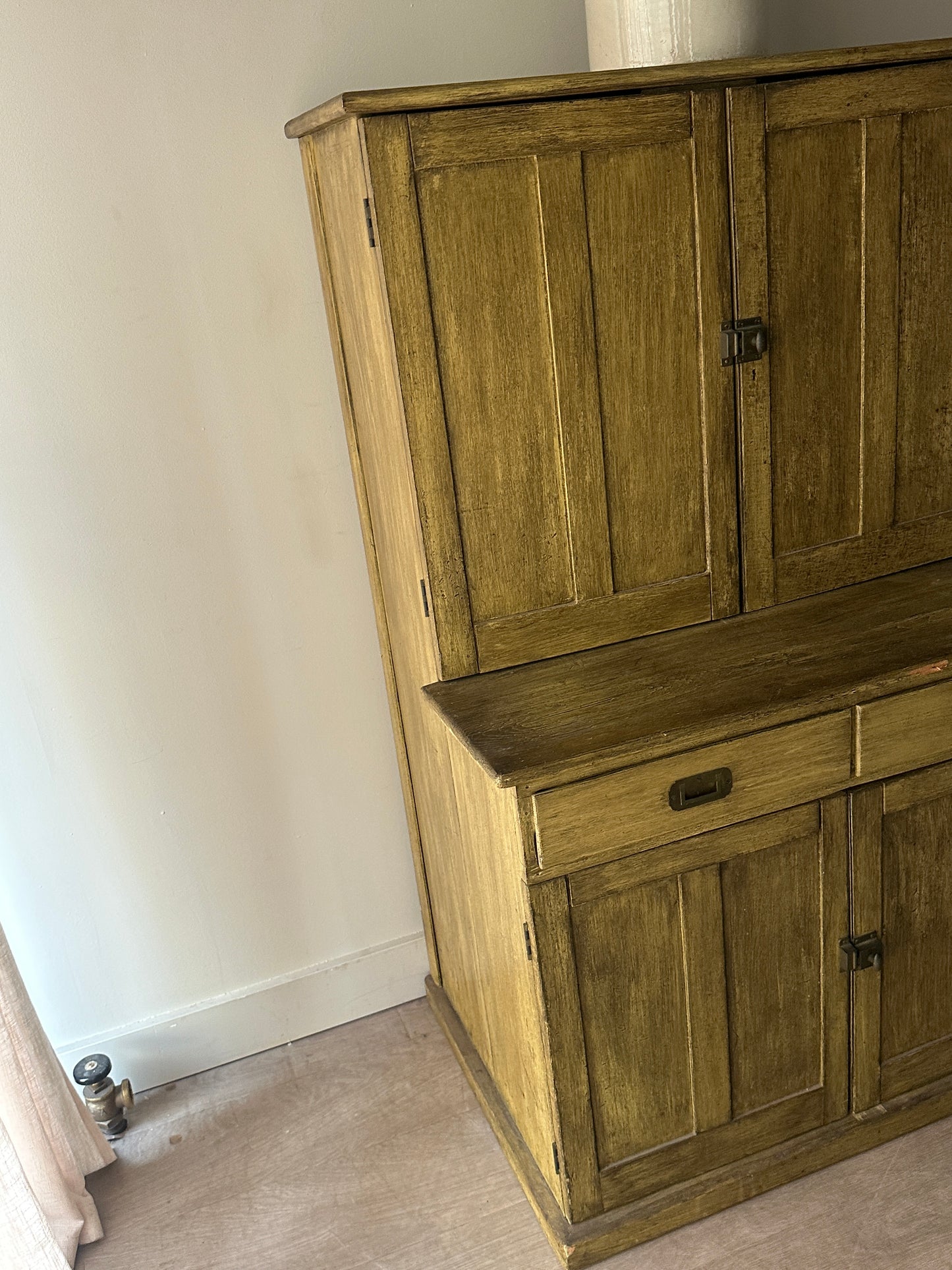 Ochre hutch