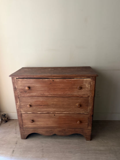 Pine 3 drawer dresser