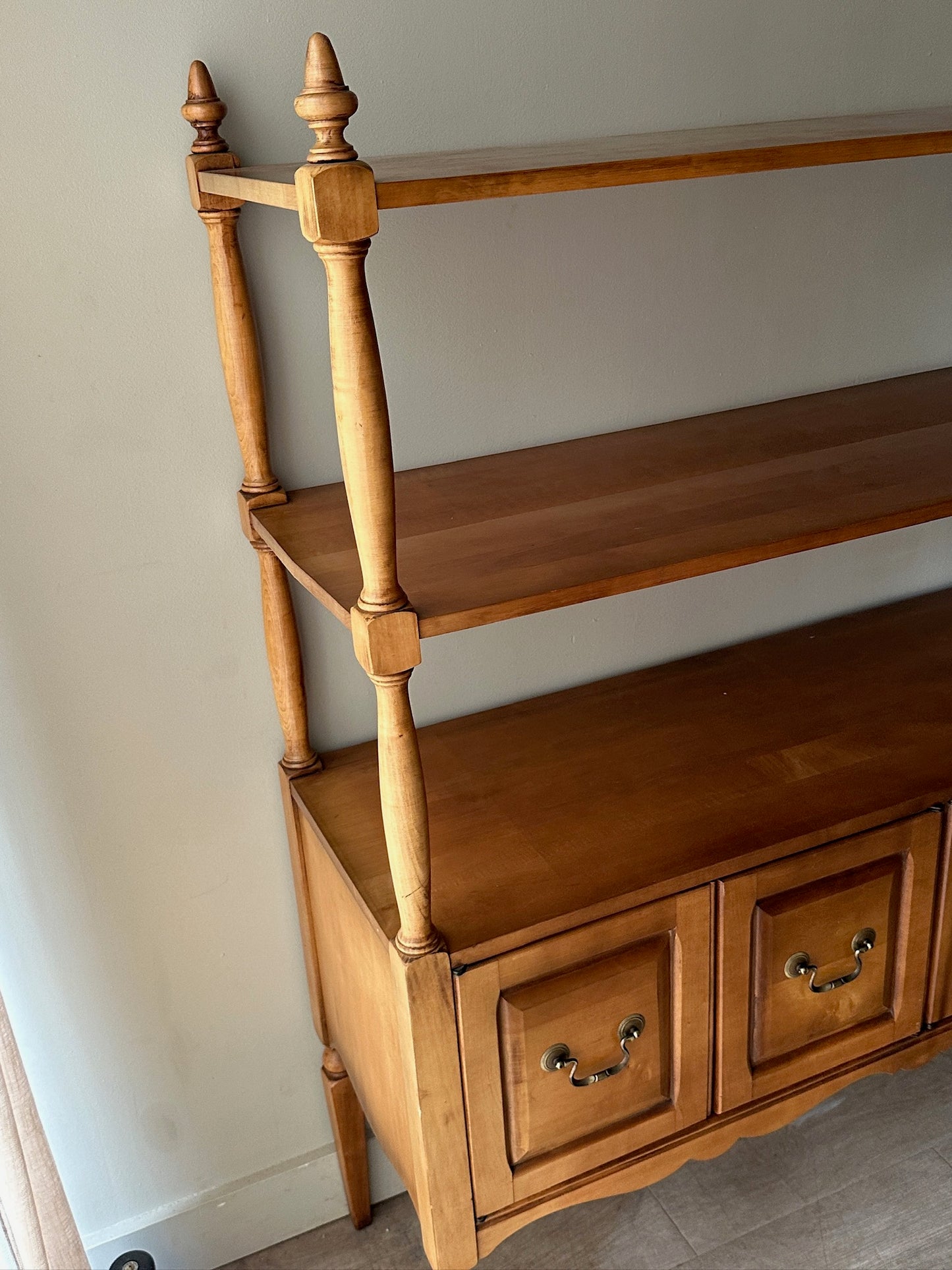 Maple display shelf