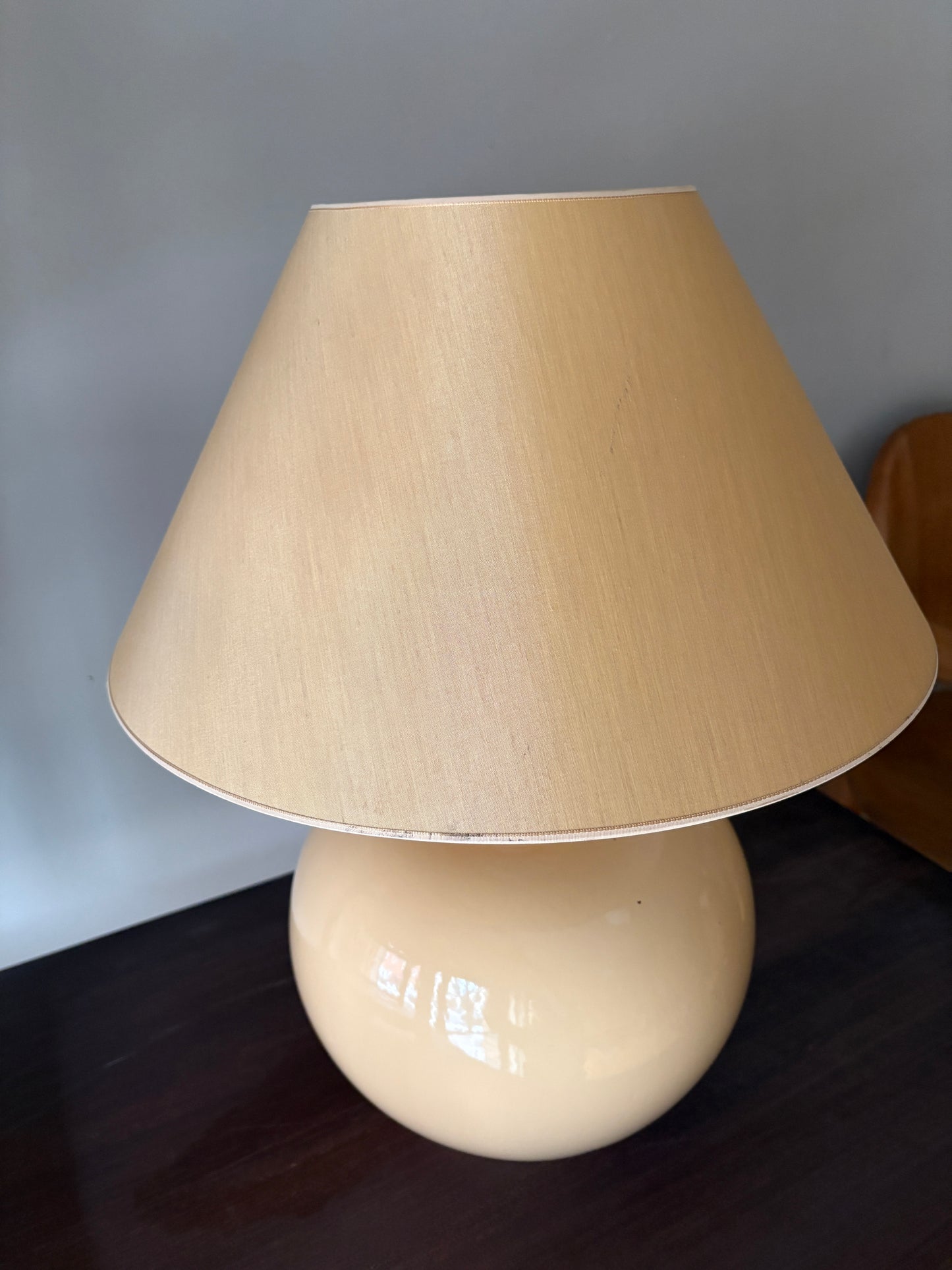 Kostka pale yellow table lamp