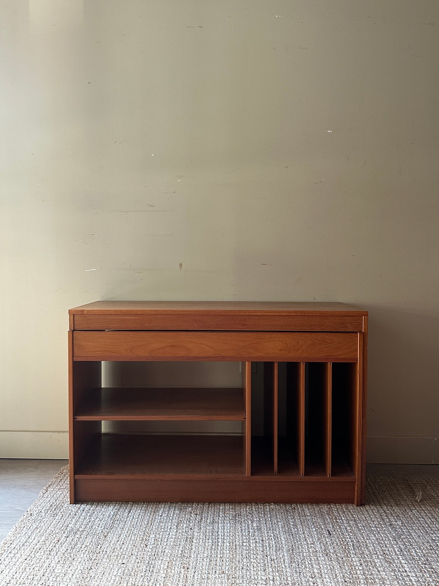 Expanding teak credenza