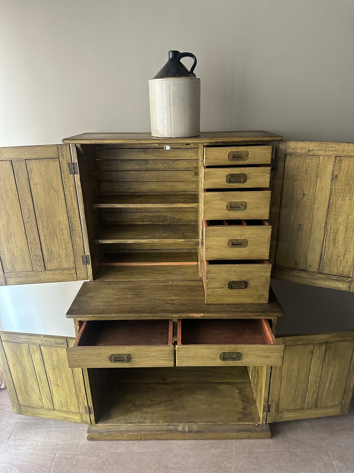 Ochre hutch