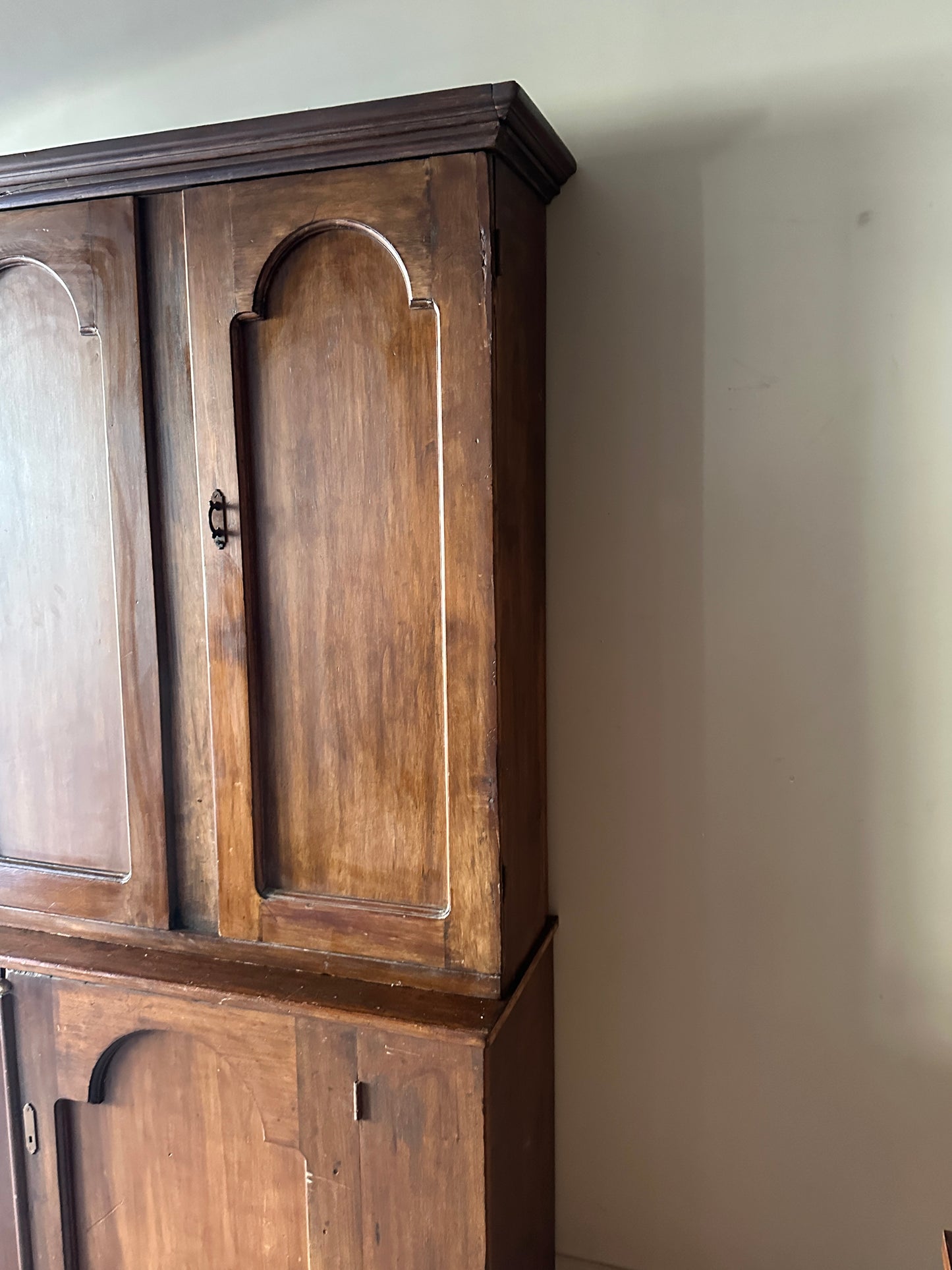 Pine two piece hutch