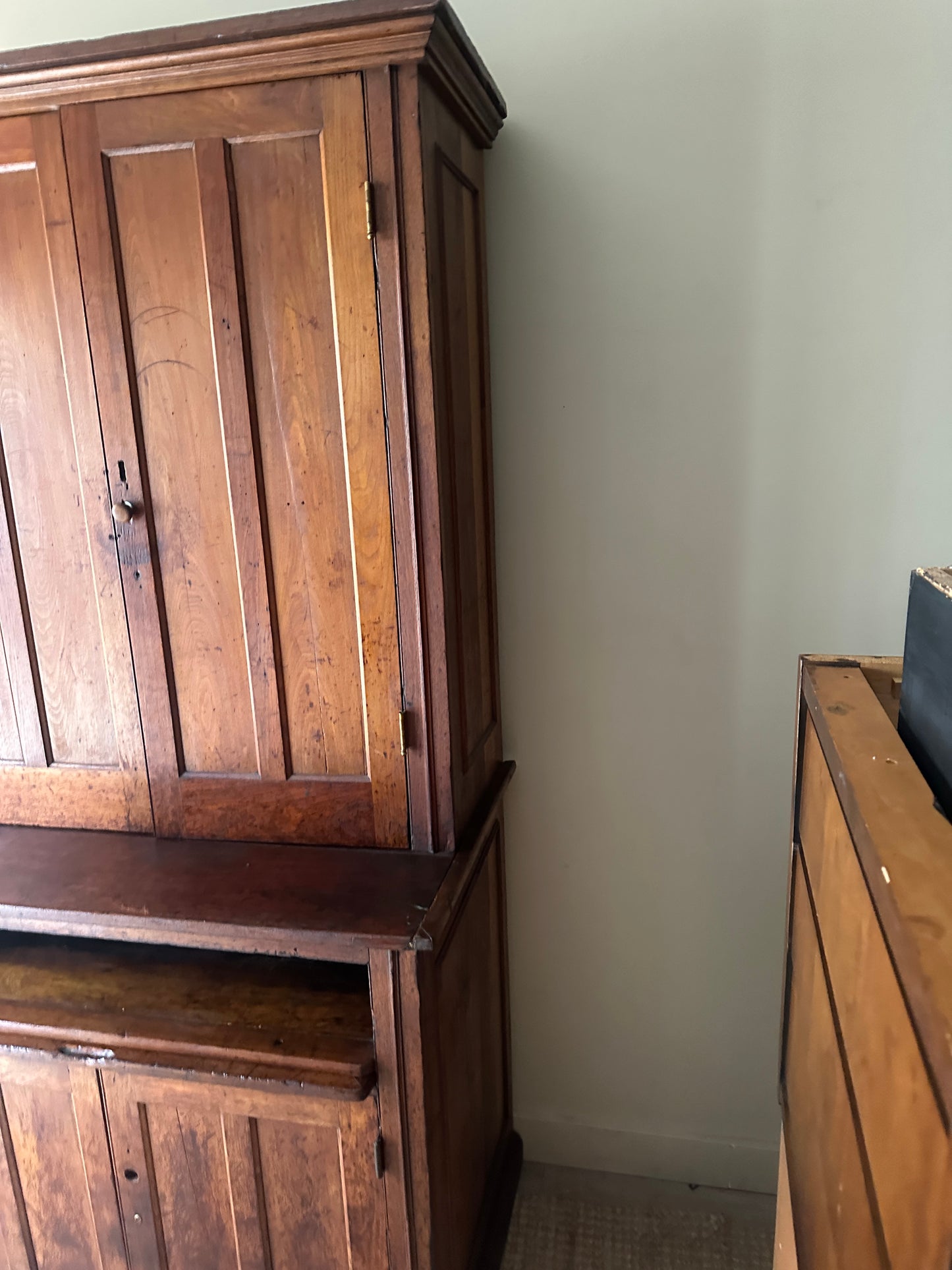 Pine step back hutch