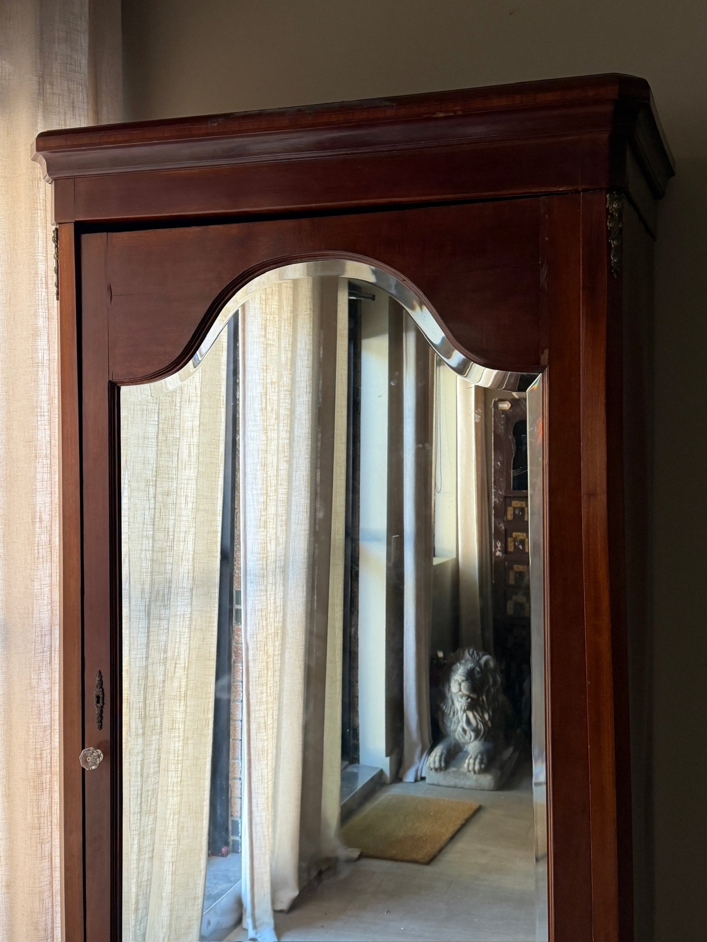 Mirrored wardrobe