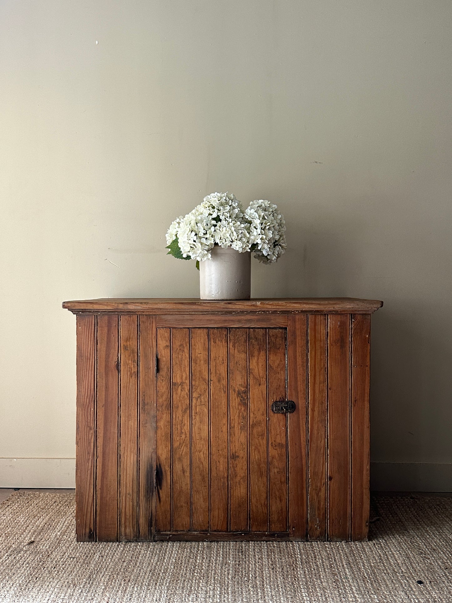 Eastern Pennsylvania pine cabinet