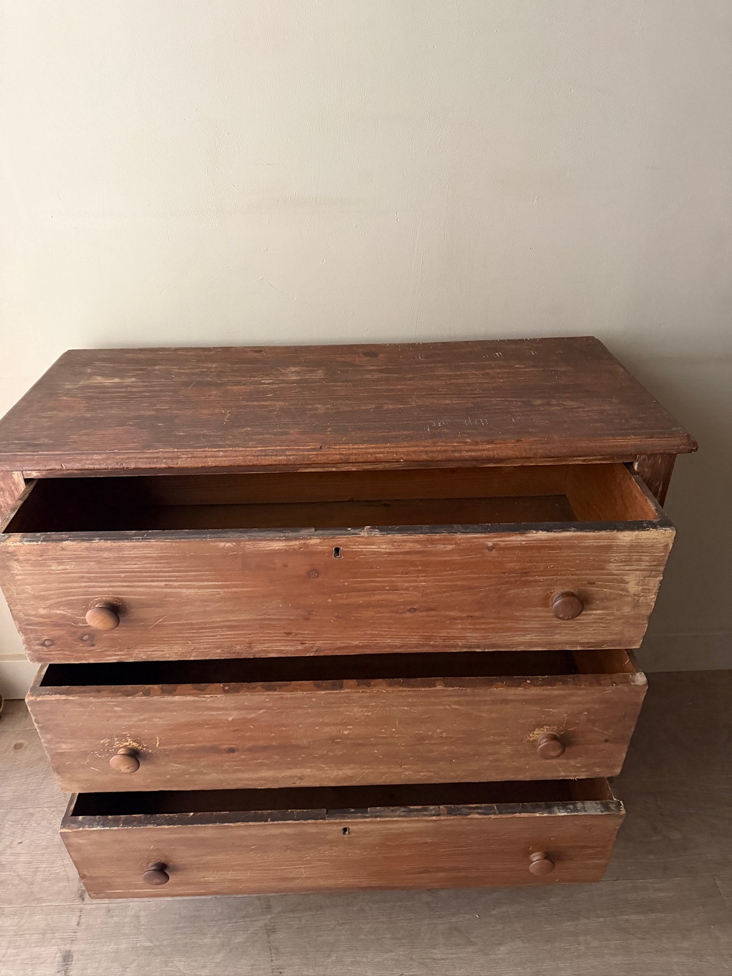 Pine 3 drawer dresser