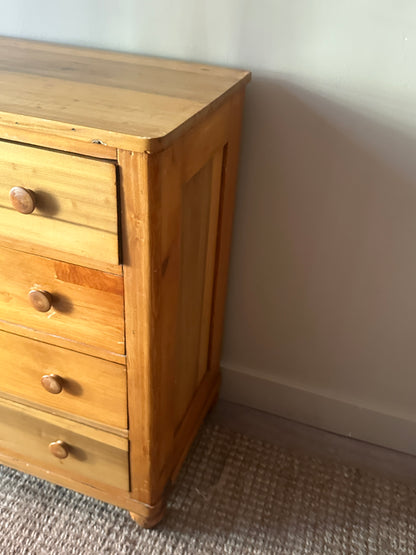 Pine dresser