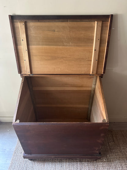 Pine storage bin