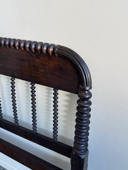 Victorian walnut spool full headboard and footboard