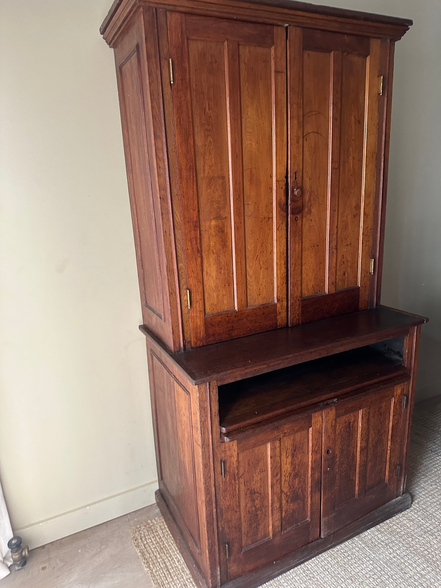 Pine step back hutch