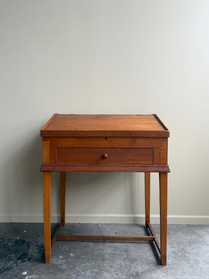 Mid-Atlantic Federal pine schoolmaster’s desk