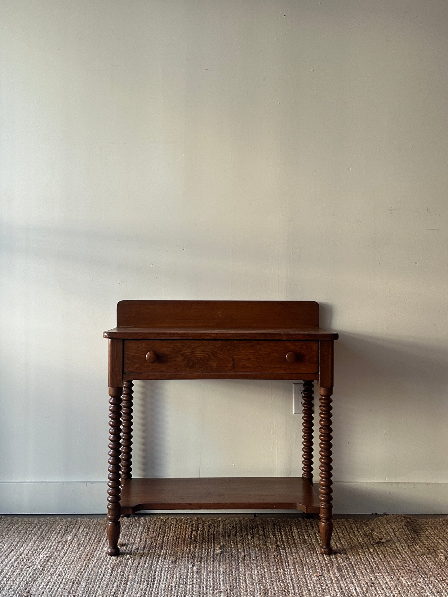 Spool leg pine washstand