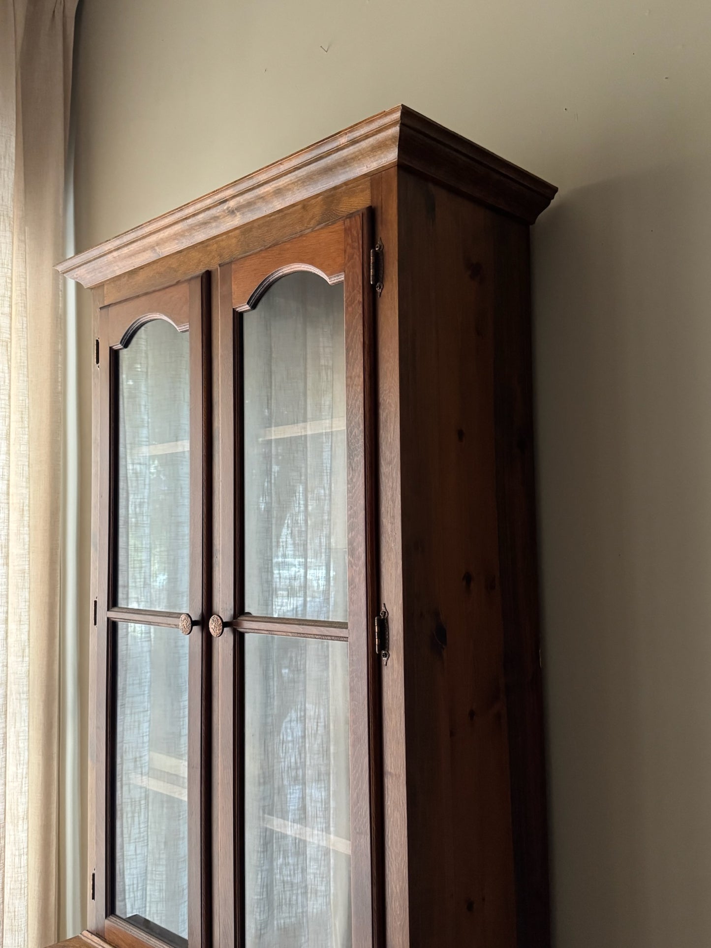 Narrow pine display hutch