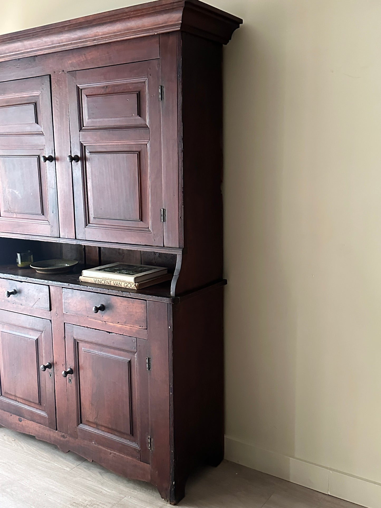 Pine step back hutch