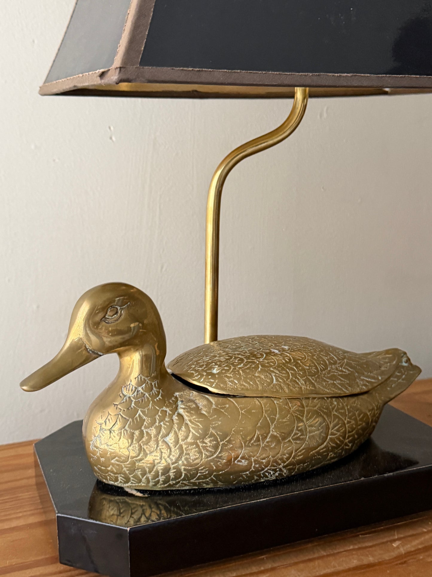 Brass duck table lamp