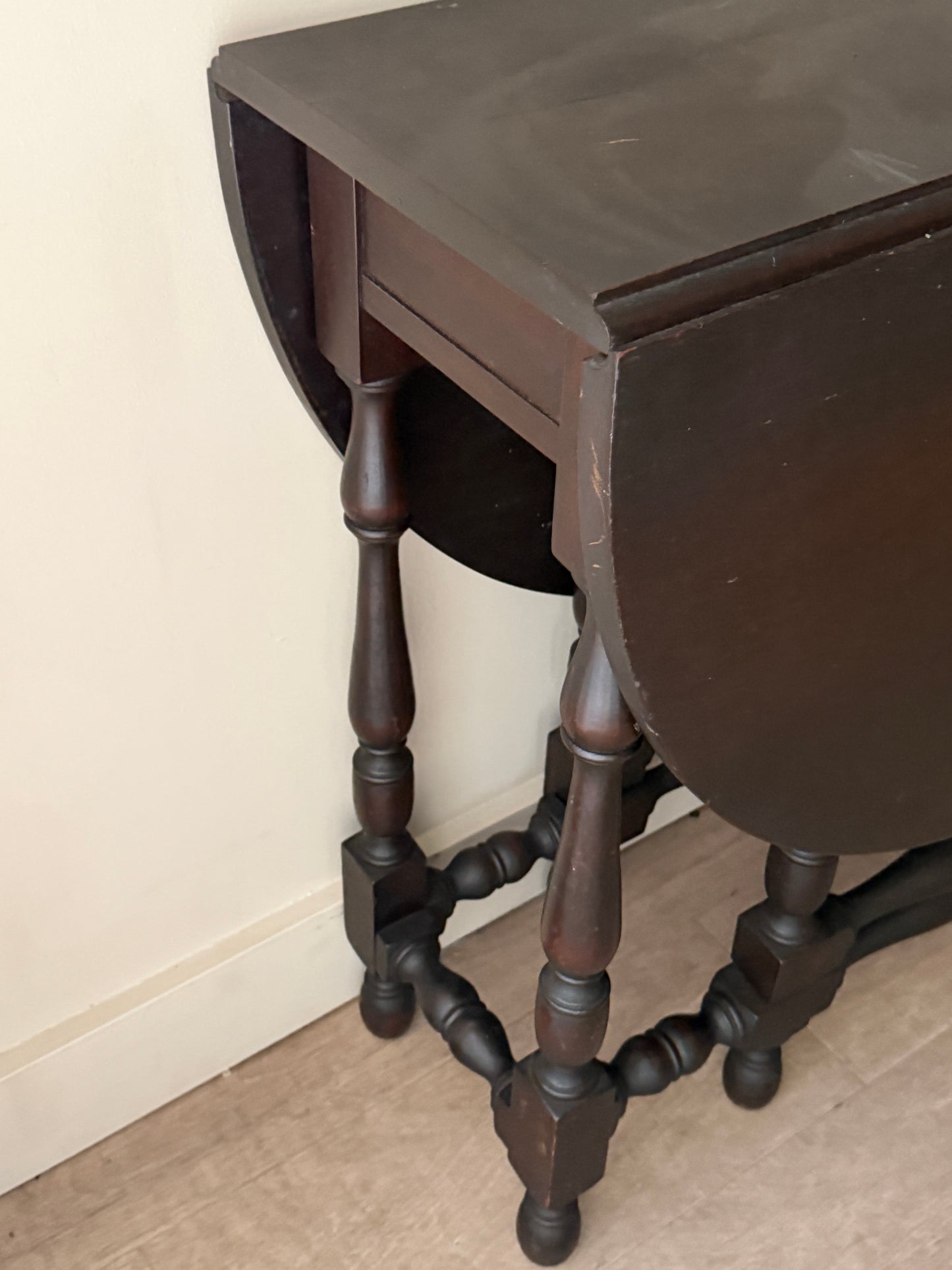 Oak gate leg table