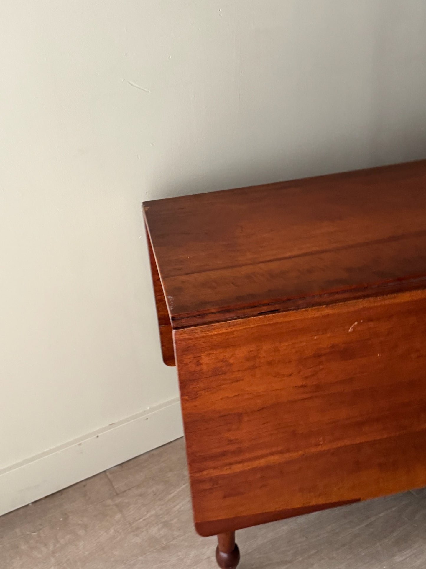 Pennsylvania Sheraton cherry drop leaf table