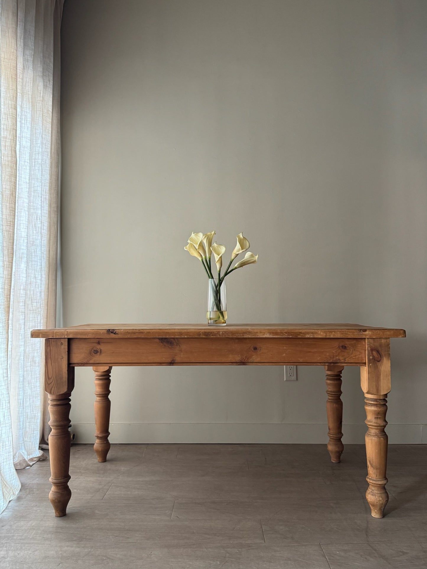 Gustavian pine dining table