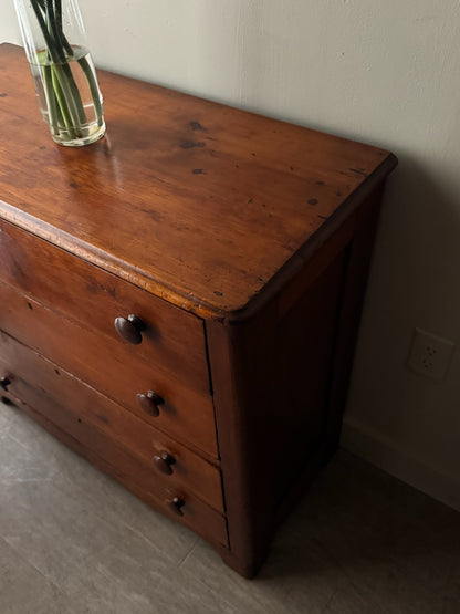 Pine dresser