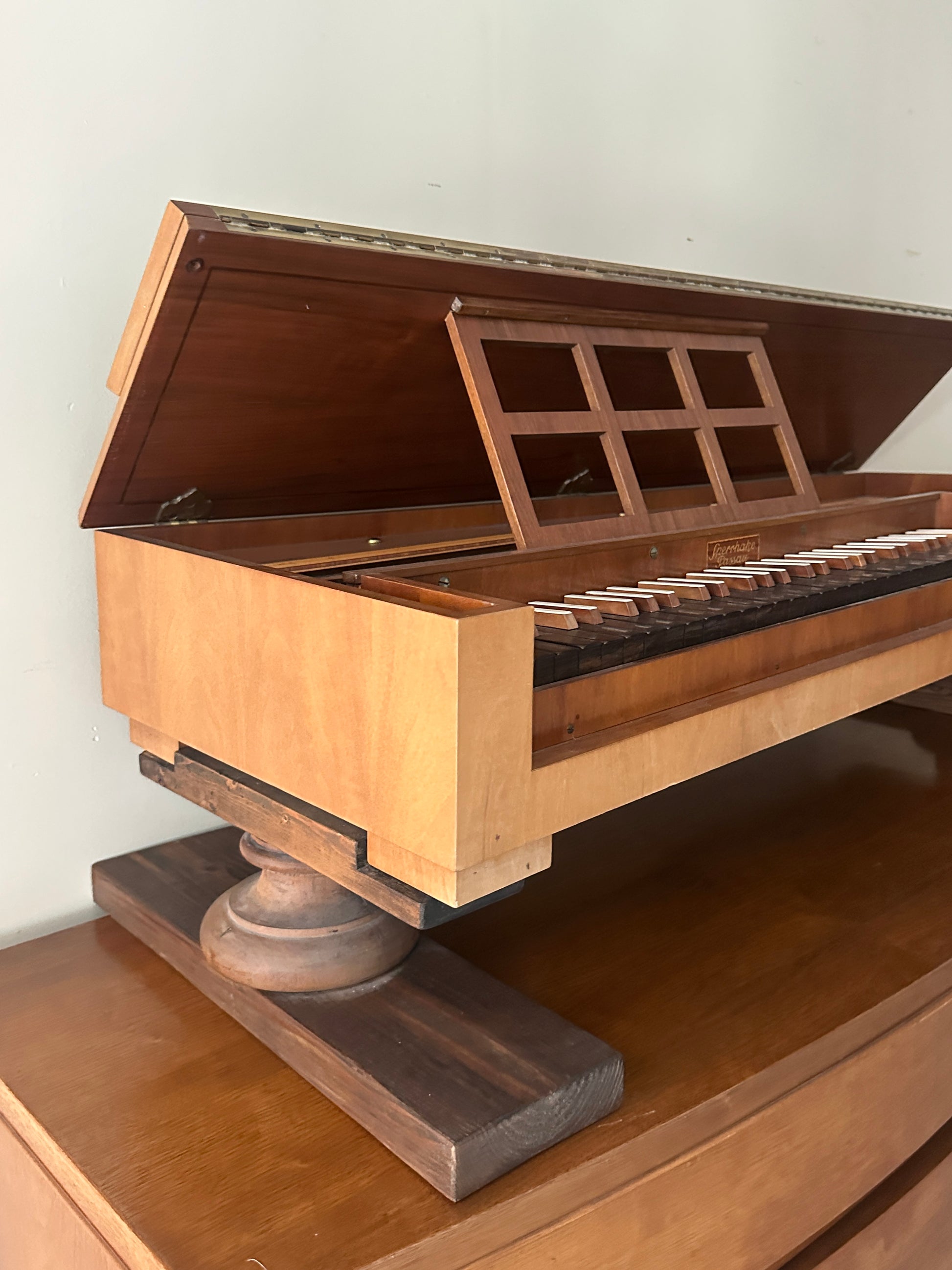 haverich klapprad Sperrhake Passau clavichord – Good Behavior