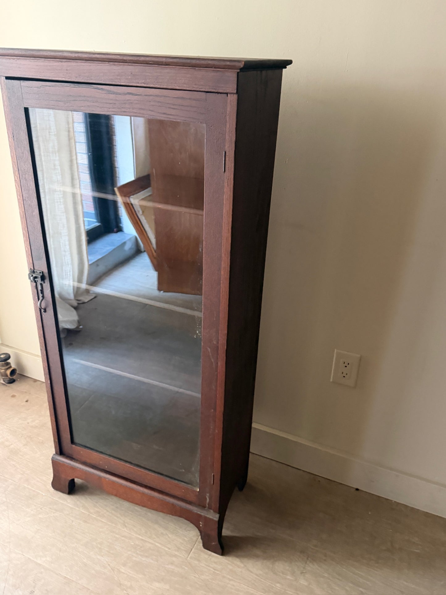 Oak single door display cabinet