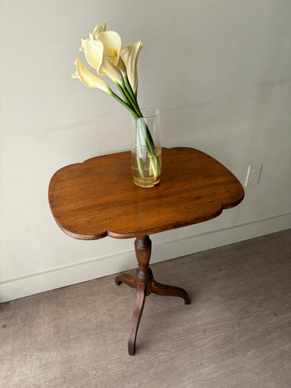 Federal oak flip top side table
