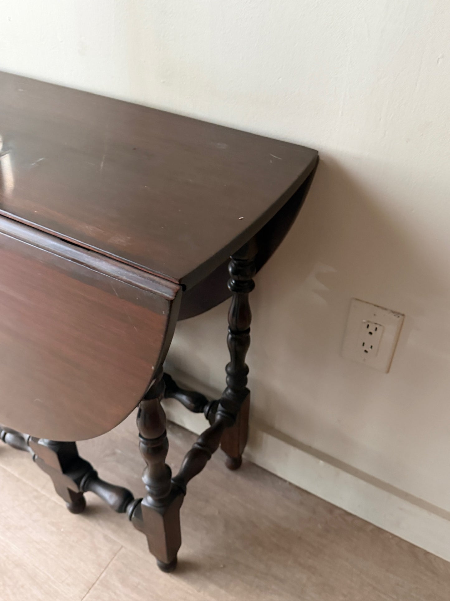 Mahogany William and Mary gate leg table