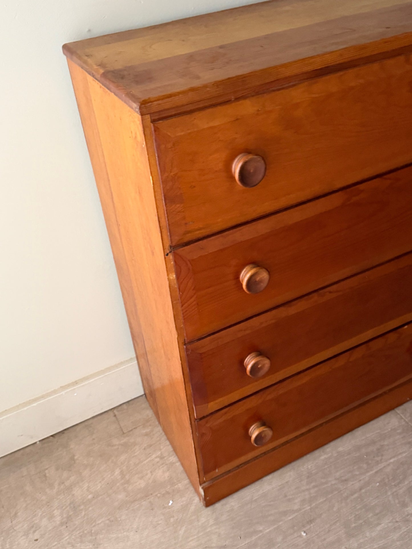 Pine 4 drawer dresser