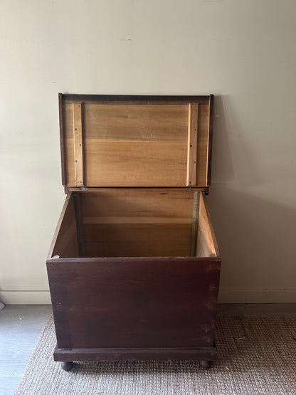 Pine storage bin